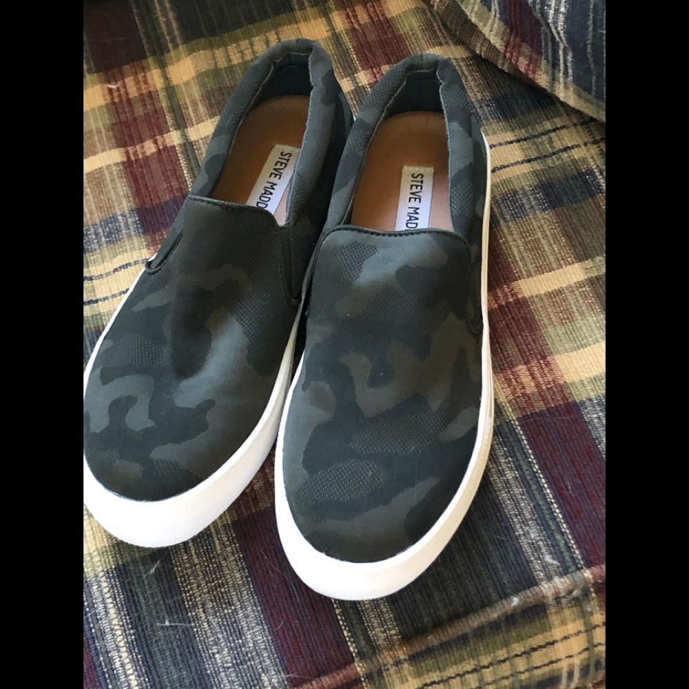 Steve Madden slip one